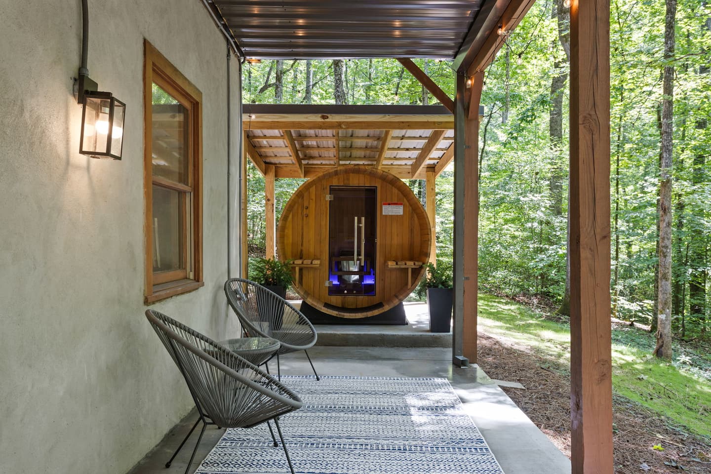 Barrel sauna at Travelers Rest Cabin