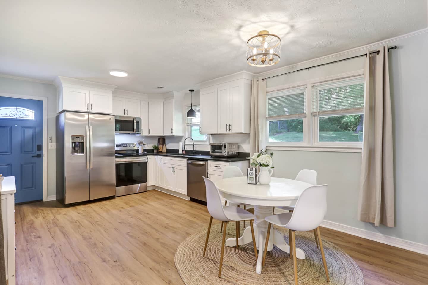 Kitchen and dining at Travelers Rest Cottage